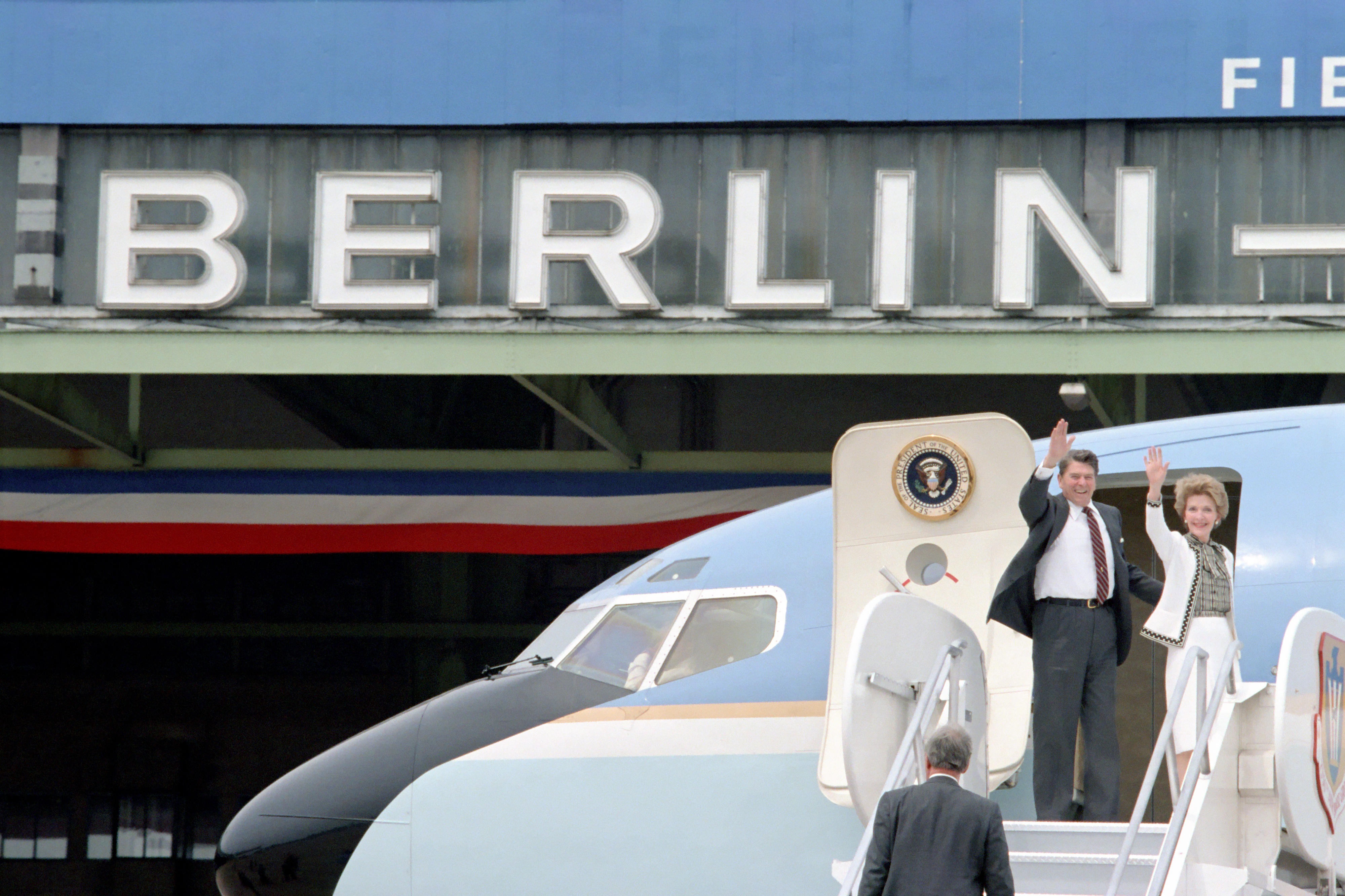 Nancy and Ronald Reagan Exiting Air Force 1