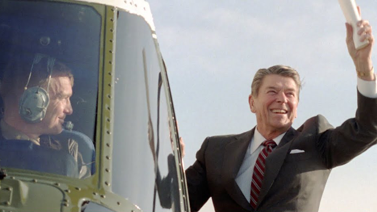 Reagan boarding the marine one