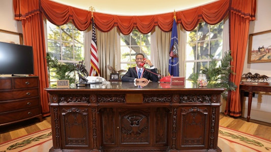 Student sitting behind the Resolute Desk in the Oval Office replica at the Reagan Library Student sitting behind the Resolute Desk in the Oval Office replica at the Reagan Library