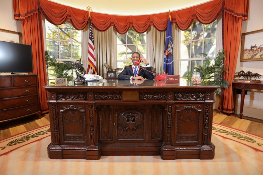 Student sitting behind the Resolute Desk in the Oval Office replica at the Reagan Library Student sitting behind the Resolute Desk in the Oval Office replica at the Reagan Library