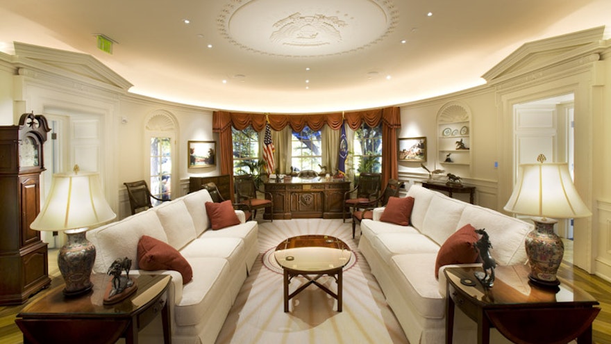 RLC Oval Office Replica Oval Office Simulation