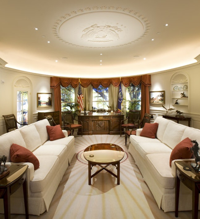 RLC Oval Office Replica Oval Office Simulation