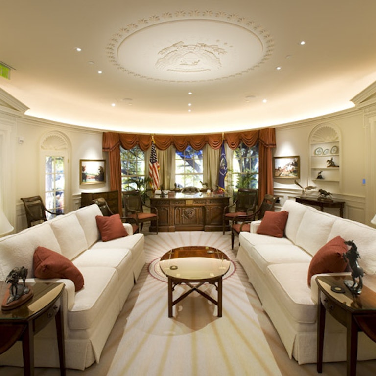 RLC Oval Office Replica Oval Office Simulation