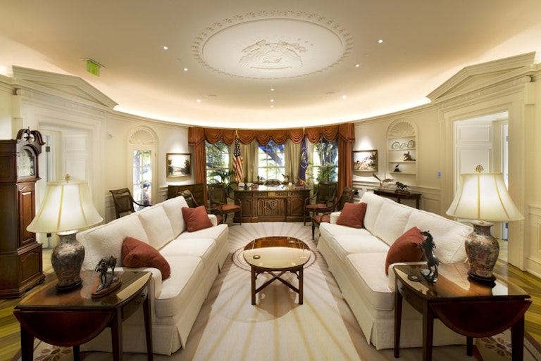 Replica Oval Office Simulation