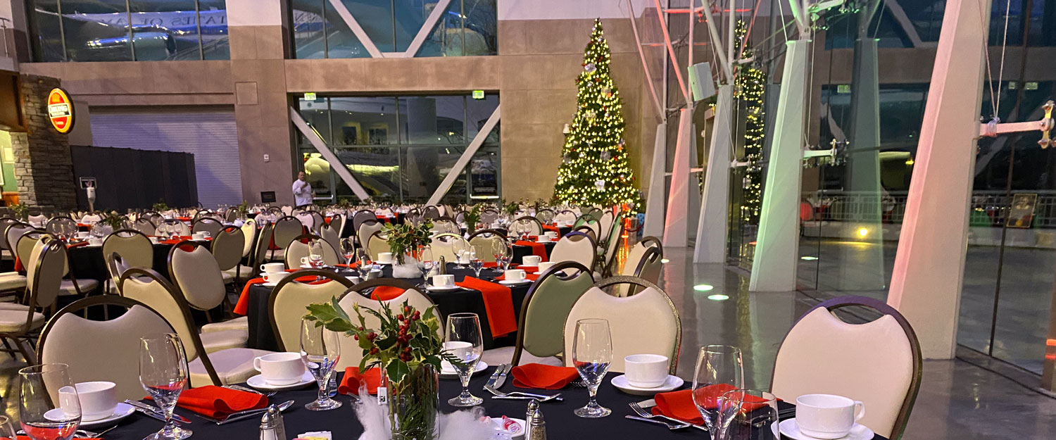 Table setting, Christas Tree in the background