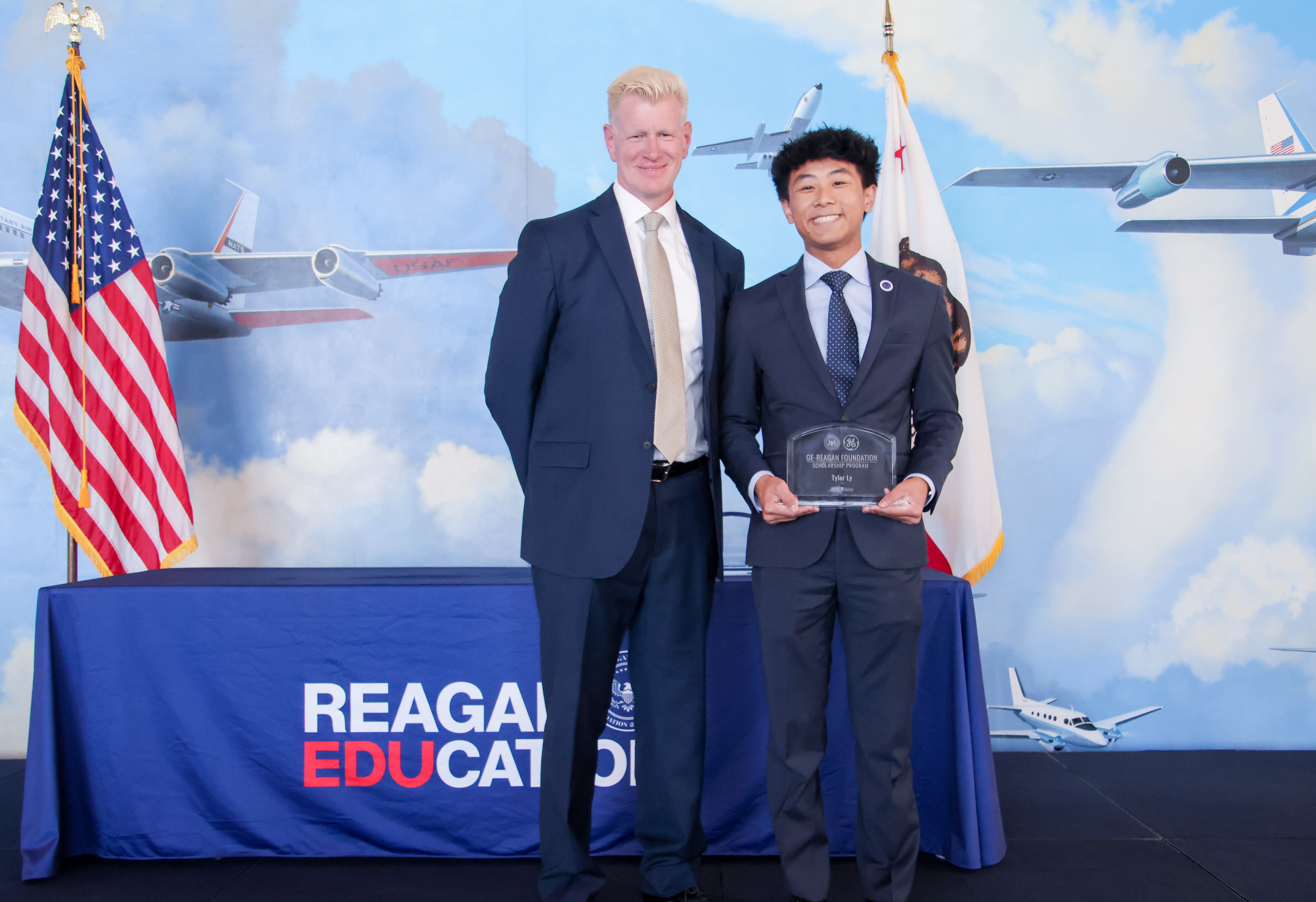 2025 GE-Reagan Scholar Receiving Award
