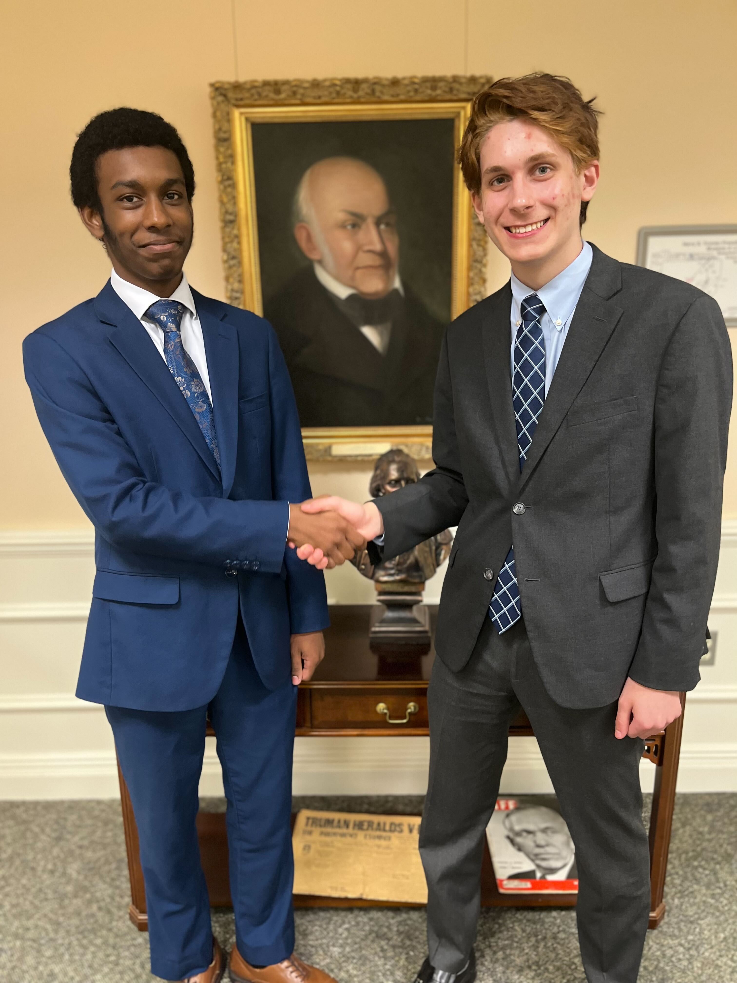 2 students shaking hands